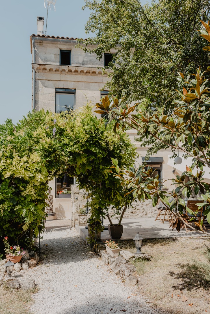 Maison d&rsquo;hôte de charme avec jardin proche de Bordeaux