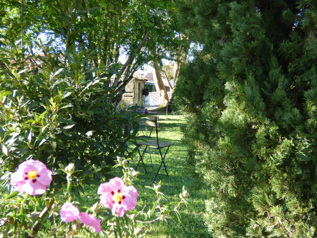 Vue du jardin au Coeur des Vignes Pauillac